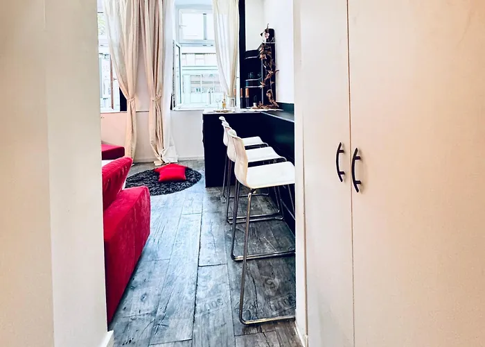 Lovely 2br Next To Akh アパート *